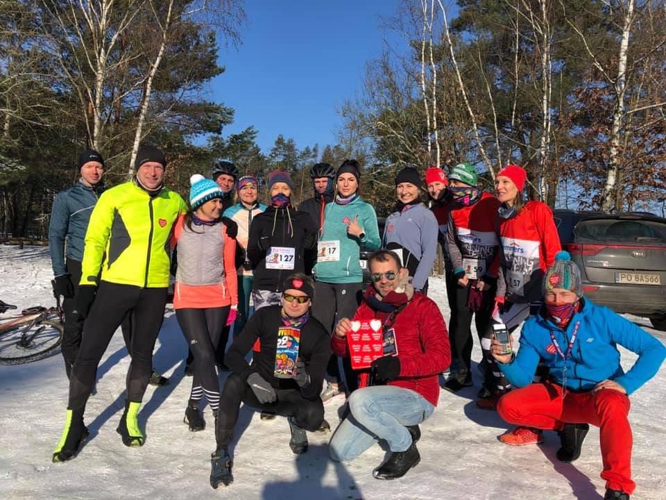 Grupa biegaczy na 7 Biegu Zimowym